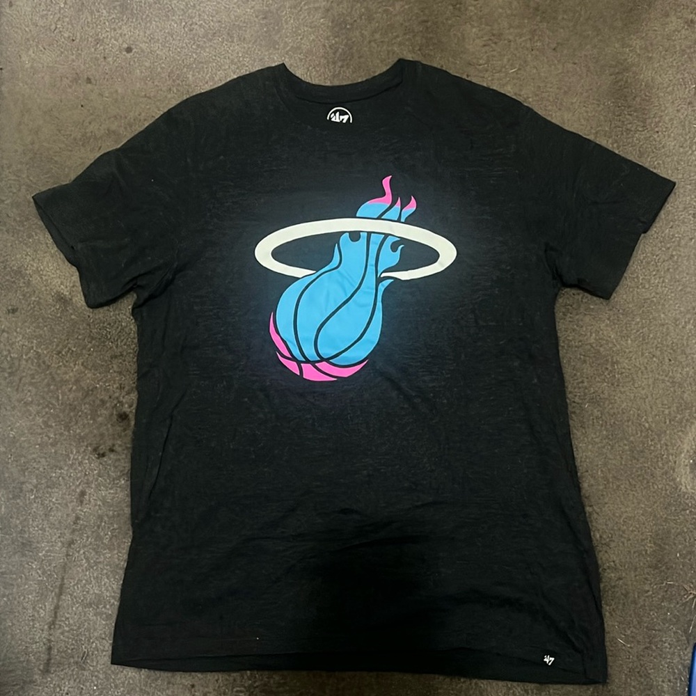 🏀 Miami Heat City Edition shirt size Large EUC